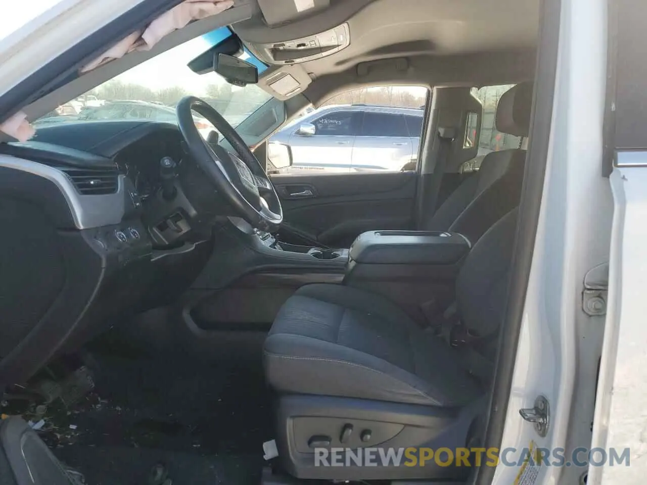 7 Photograph of a damaged car 1GKS2AKC4LR162184 GMC YUKON 2020