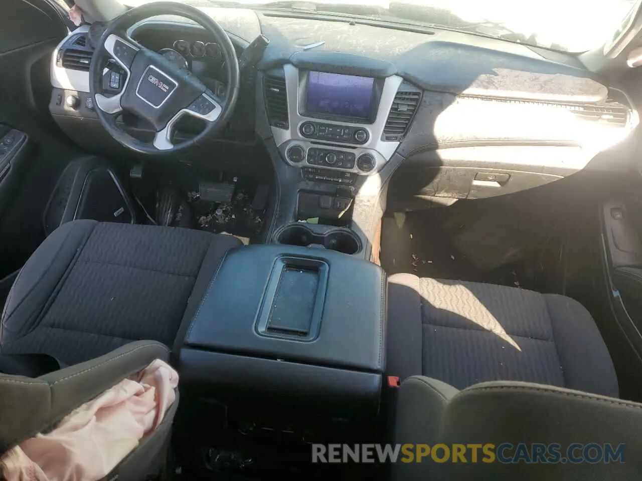 8 Photograph of a damaged car 1GKS2AKC4LR162184 GMC YUKON 2020