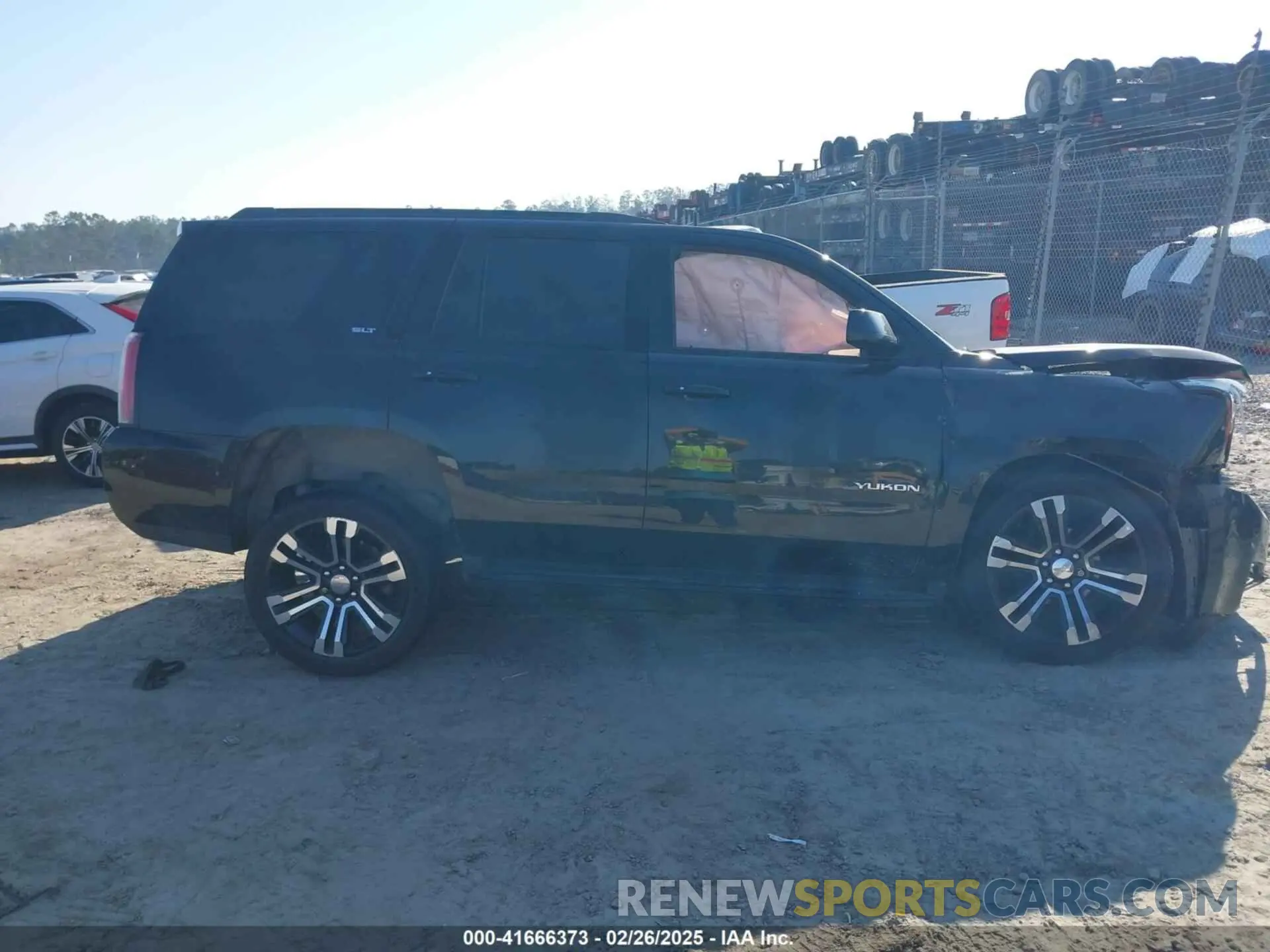 12 Photograph of a damaged car 1GKS2BKC1LR144201 GMC YUKON 2020