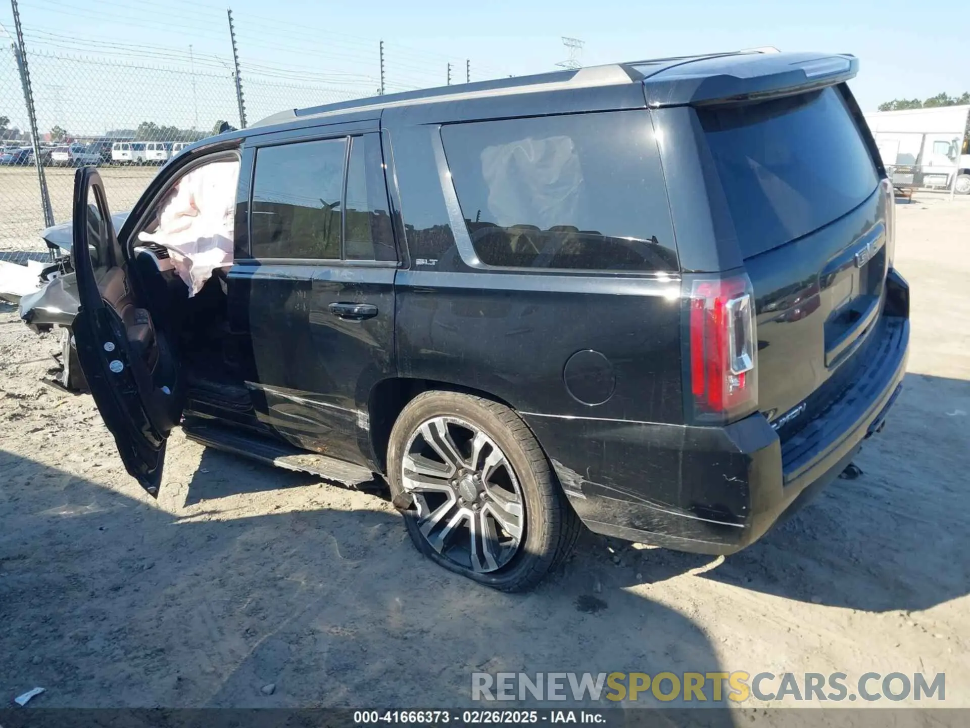 3 Photograph of a damaged car 1GKS2BKC1LR144201 GMC YUKON 2020