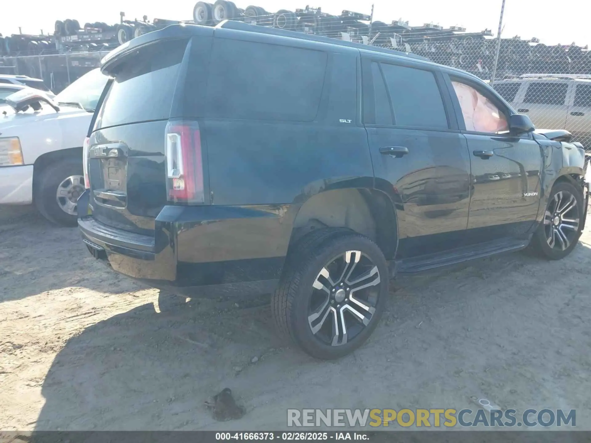 4 Photograph of a damaged car 1GKS2BKC1LR144201 GMC YUKON 2020