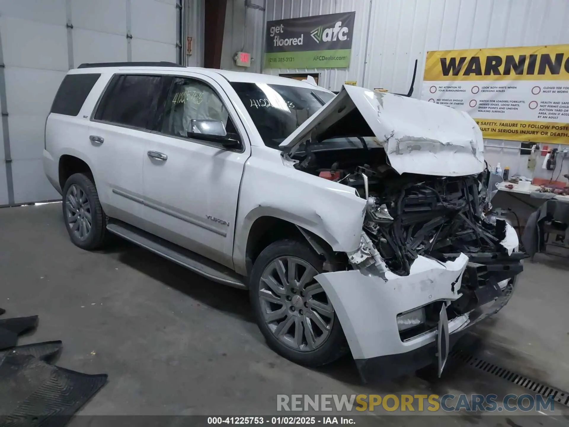 1 Photograph of a damaged car 1GKS2BKC2LR175800 GMC YUKON 2020