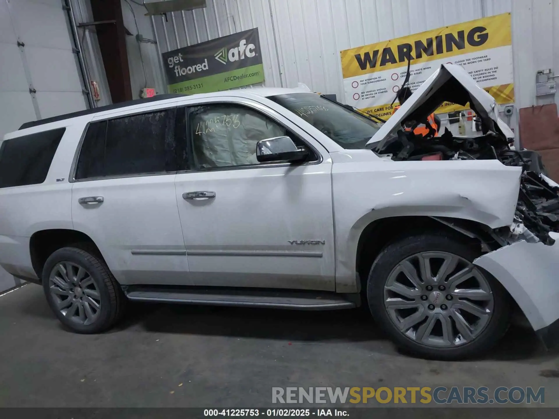 14 Photograph of a damaged car 1GKS2BKC2LR175800 GMC YUKON 2020
