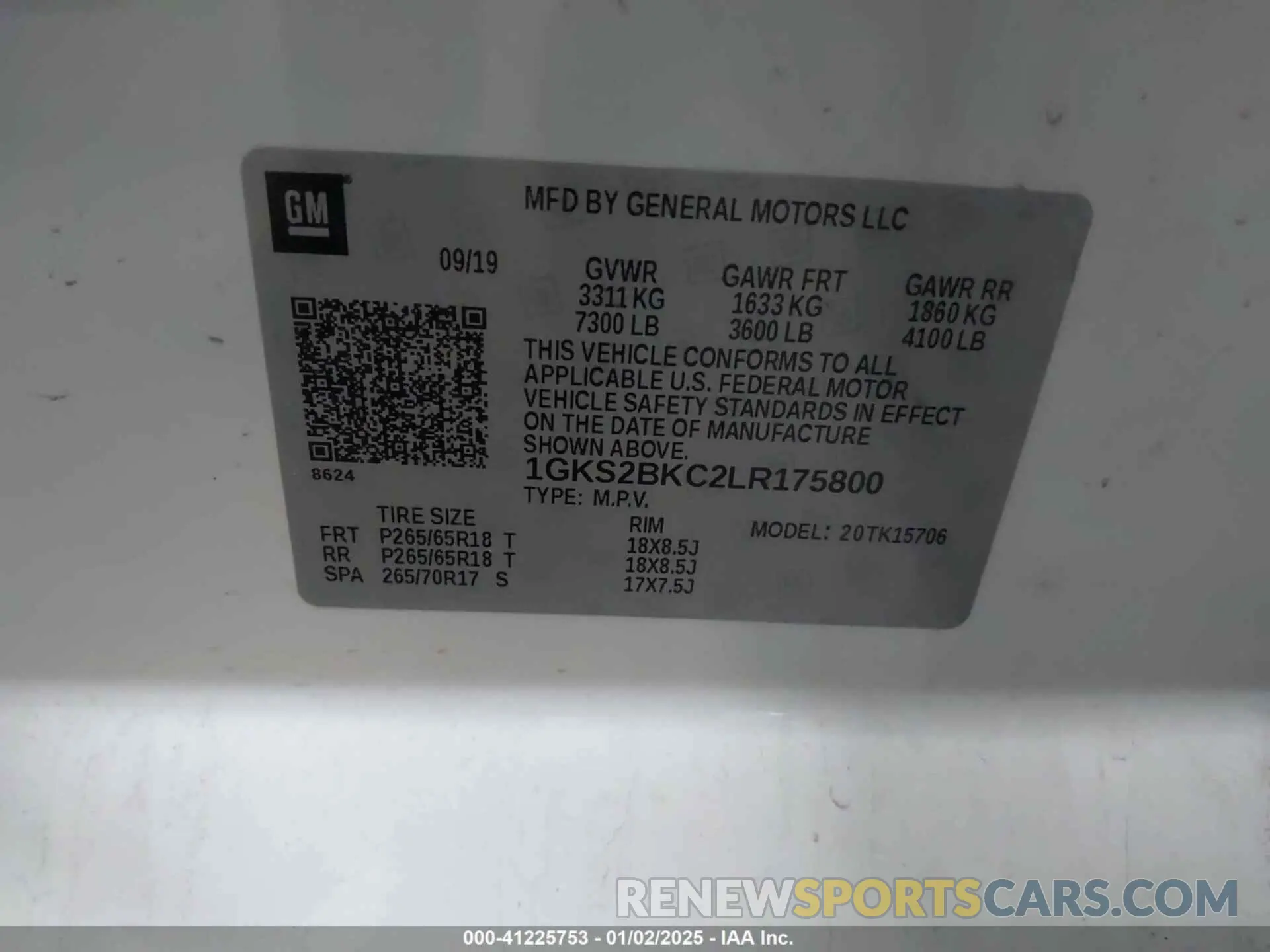 9 Photograph of a damaged car 1GKS2BKC2LR175800 GMC YUKON 2020