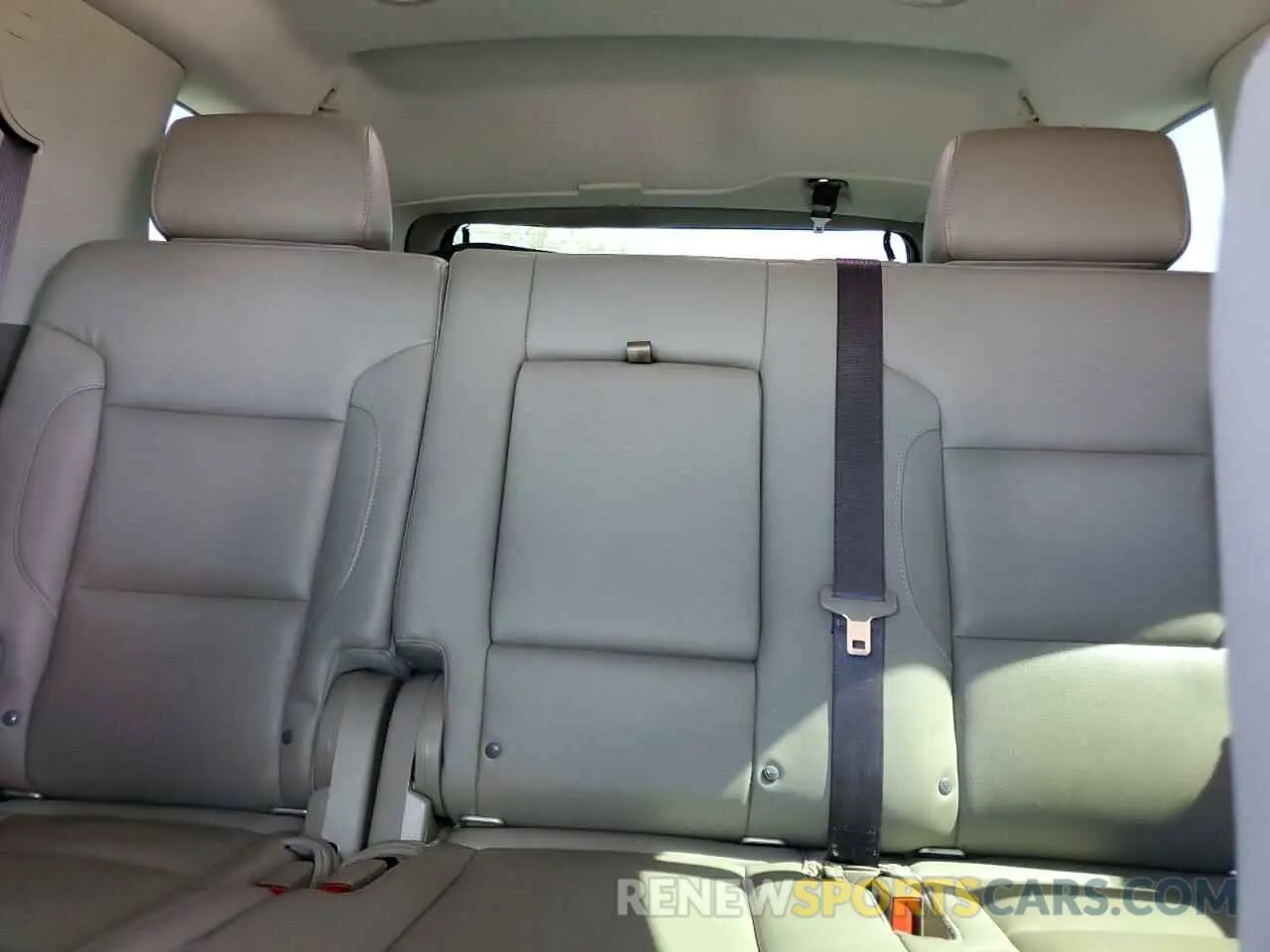 10 Photograph of a damaged car 1GKS2BKC2LR204423 GMC YUKON 2020
