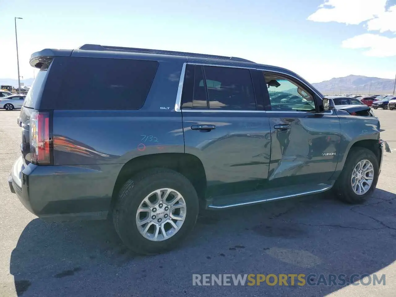 3 Photograph of a damaged car 1GKS2BKC2LR204423 GMC YUKON 2020