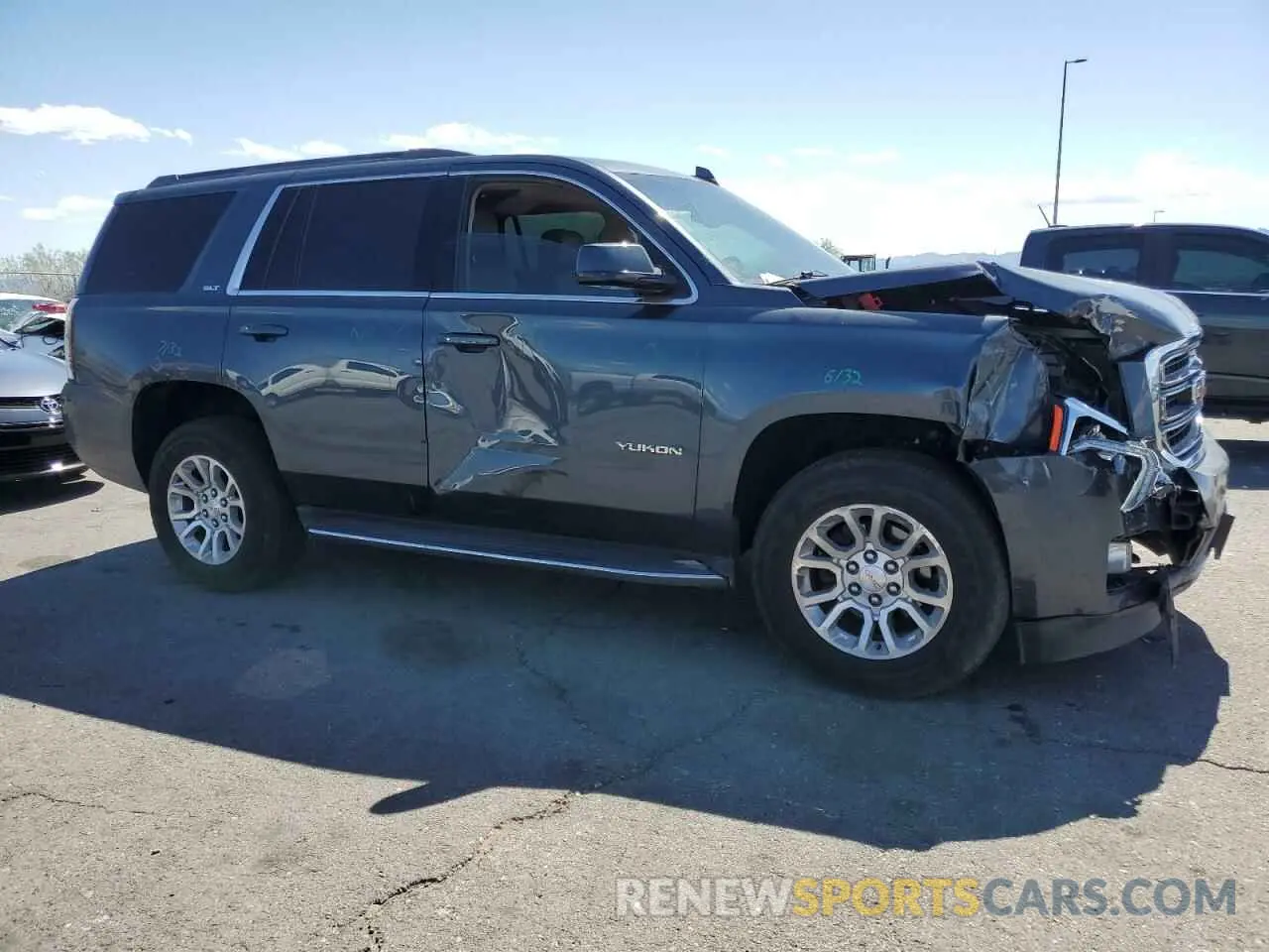 4 Photograph of a damaged car 1GKS2BKC2LR204423 GMC YUKON 2020