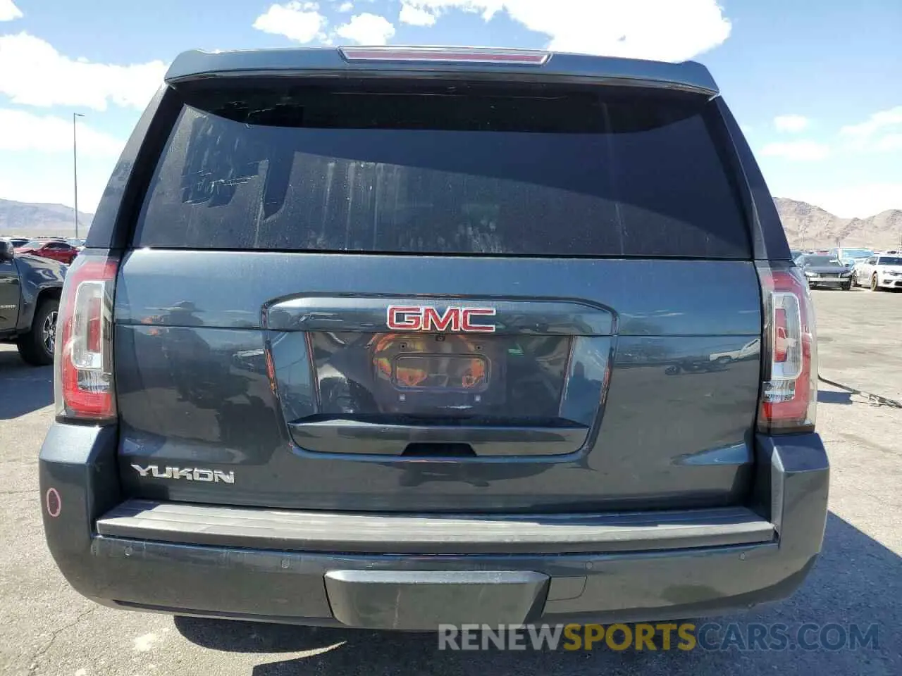 6 Photograph of a damaged car 1GKS2BKC2LR204423 GMC YUKON 2020
