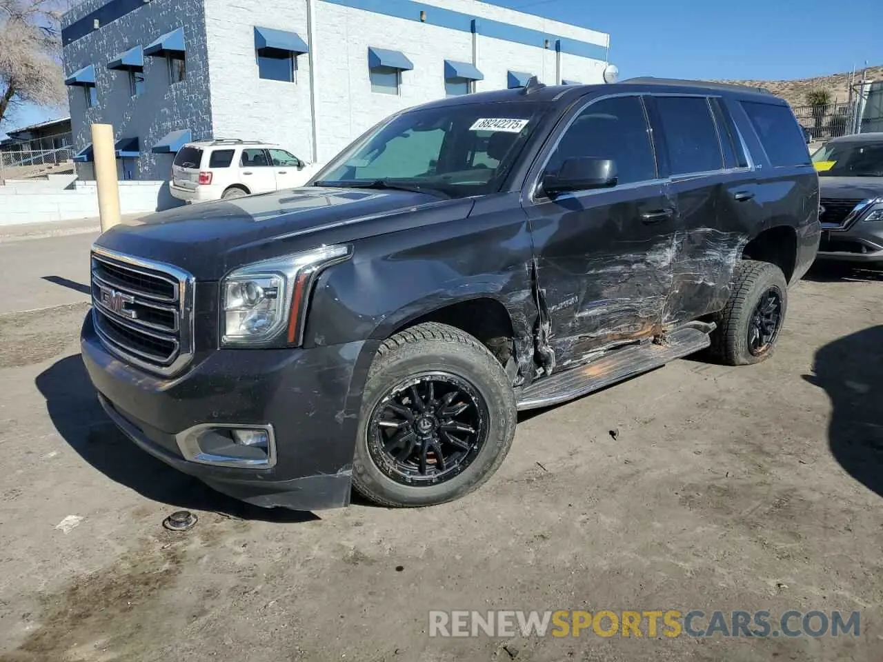 1 Photograph of a damaged car 1GKS2BKC3LR164319 GMC YUKON 2020
