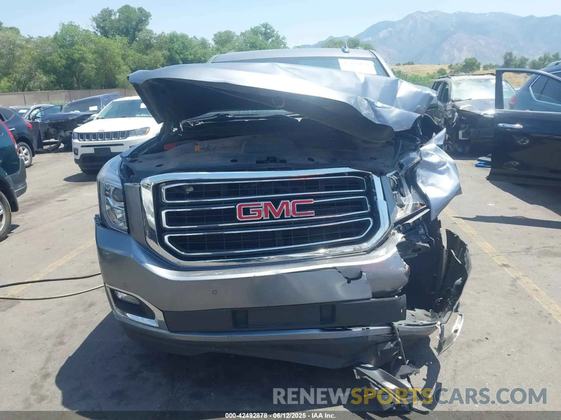 11 Photograph of a damaged car 1GKS2BKC3LR270527 GMC YUKON 2020