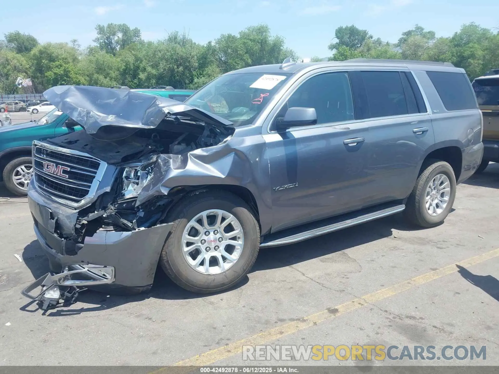 2 Photograph of a damaged car 1GKS2BKC3LR270527 GMC YUKON 2020