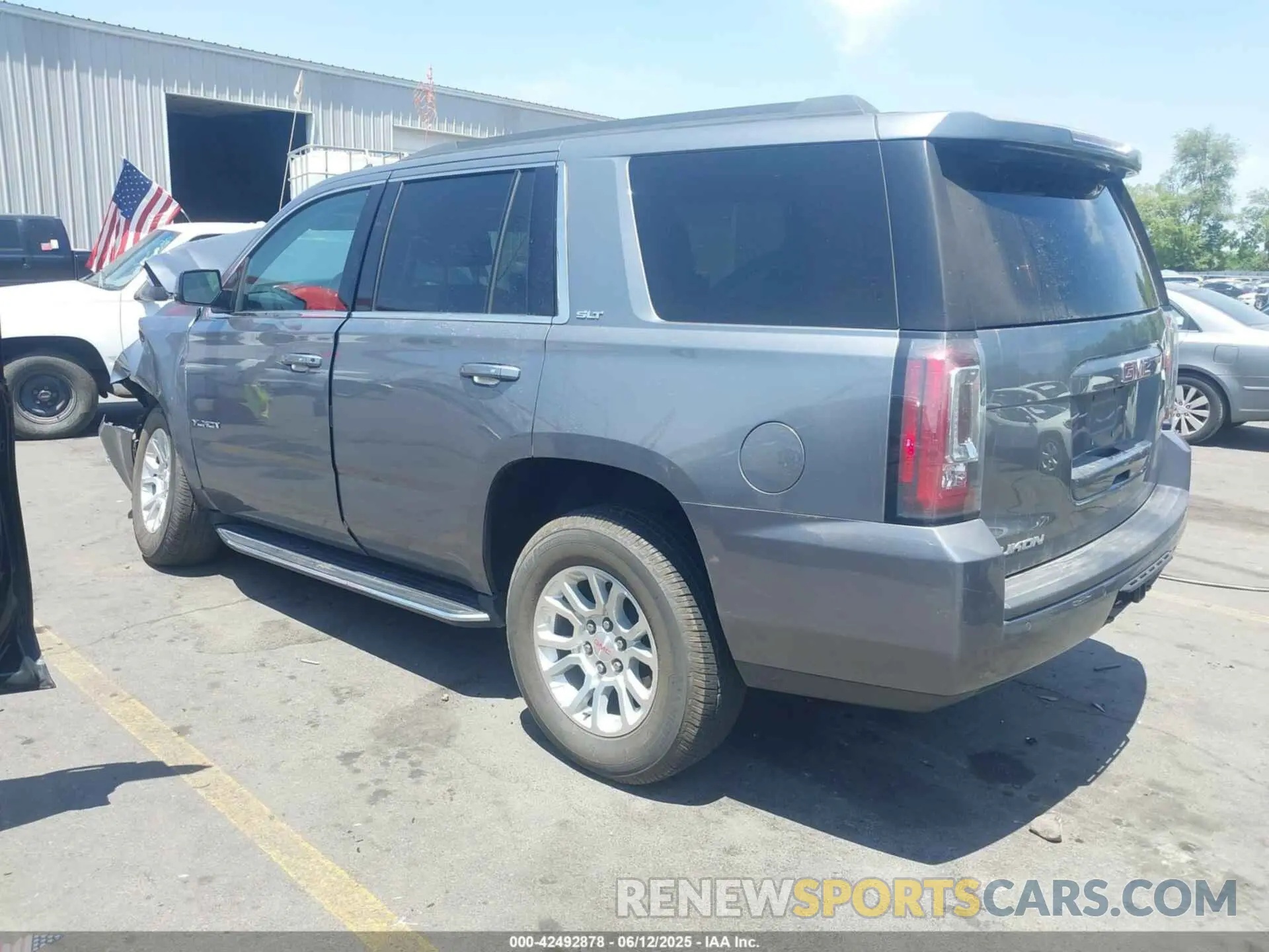 3 Photograph of a damaged car 1GKS2BKC3LR270527 GMC YUKON 2020