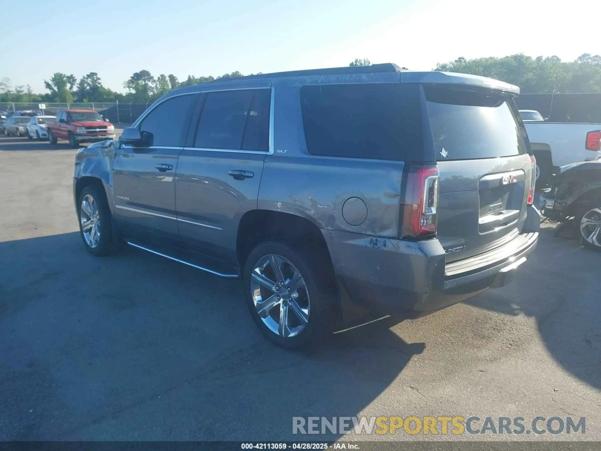 3 Photograph of a damaged car 1GKS2BKC6LR265158 GMC YUKON 2020