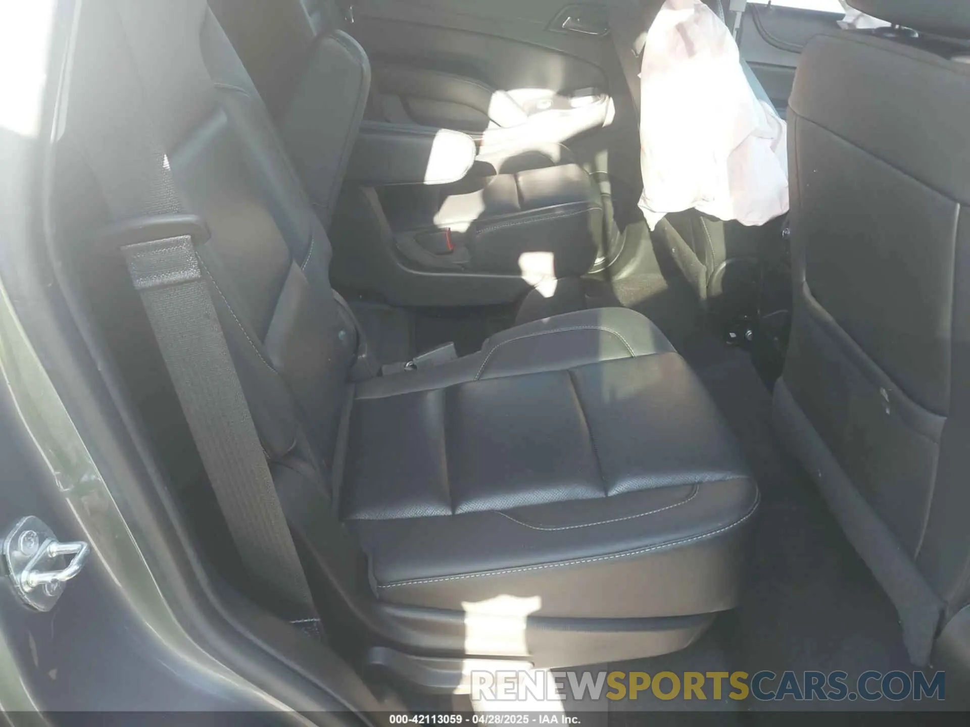 8 Photograph of a damaged car 1GKS2BKC6LR265158 GMC YUKON 2020