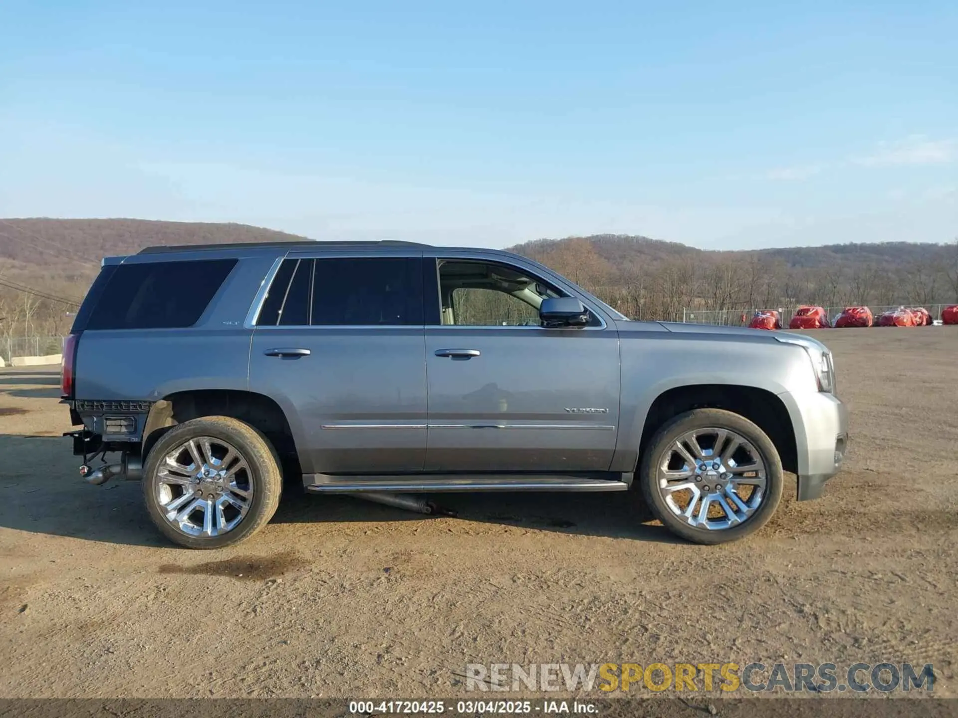 14 Photograph of a damaged car 1GKS2BKC8LR263699 GMC YUKON 2020