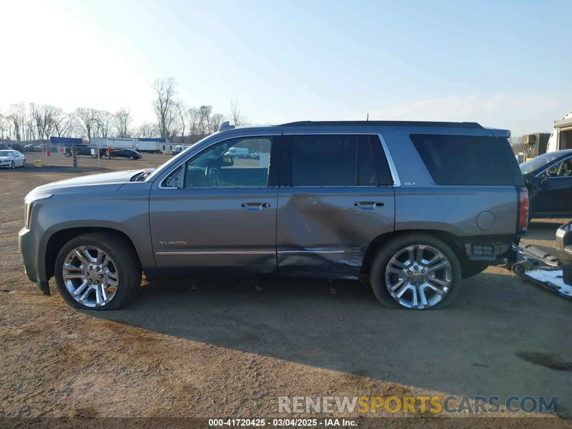 15 Photograph of a damaged car 1GKS2BKC8LR263699 GMC YUKON 2020