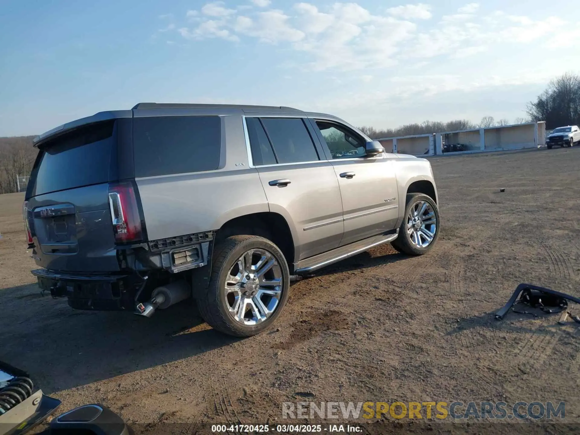 4 Photograph of a damaged car 1GKS2BKC8LR263699 GMC YUKON 2020