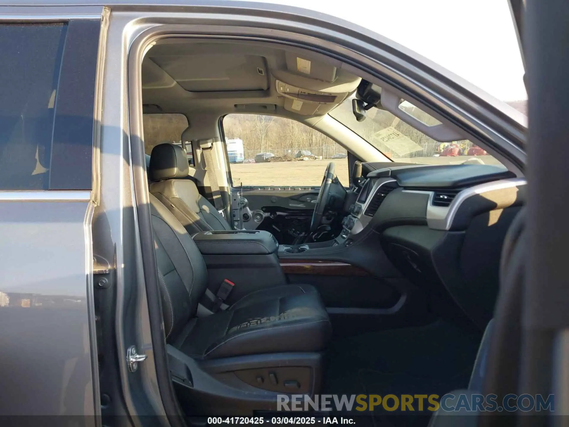5 Photograph of a damaged car 1GKS2BKC8LR263699 GMC YUKON 2020