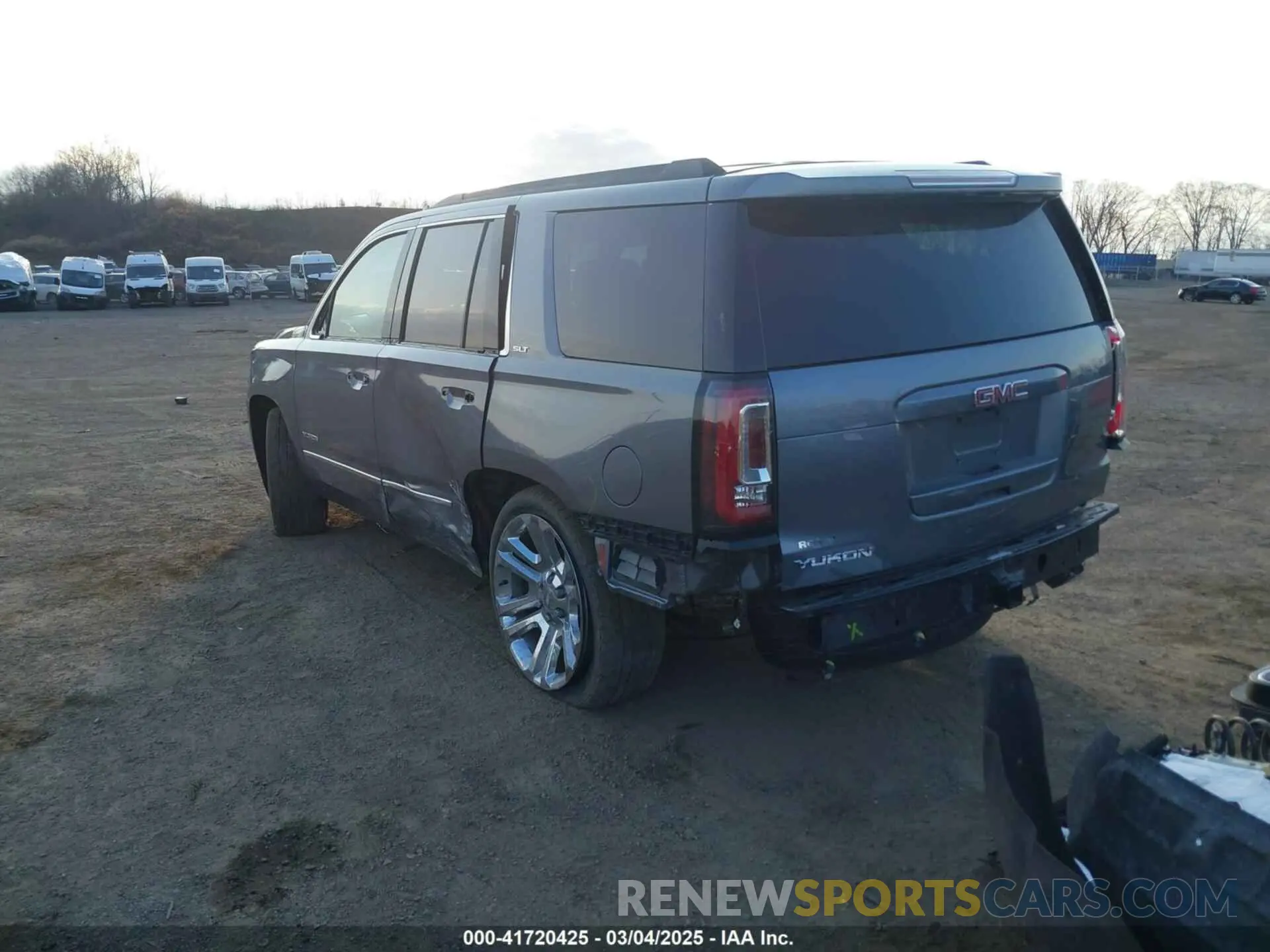 6 Photograph of a damaged car 1GKS2BKC8LR263699 GMC YUKON 2020