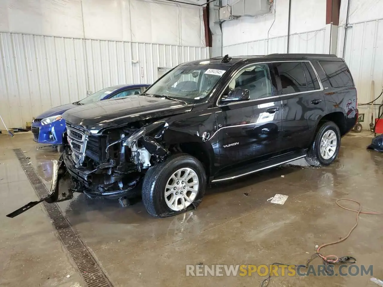 1 Photograph of a damaged car 1GKS2BKCXLR235497 GMC YUKON 2020