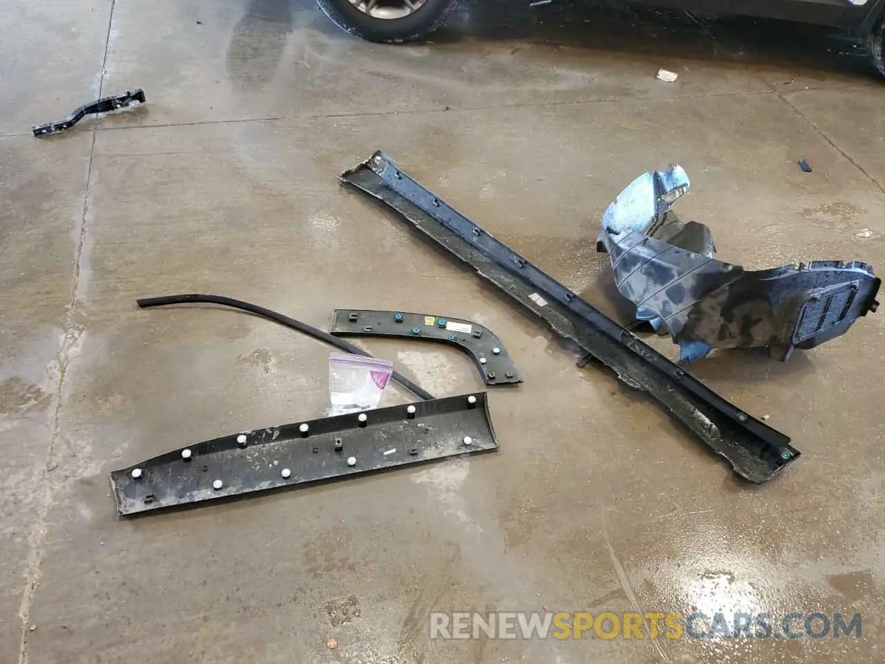 13 Photograph of a damaged car 1GKS2BKCXLR235497 GMC YUKON 2020