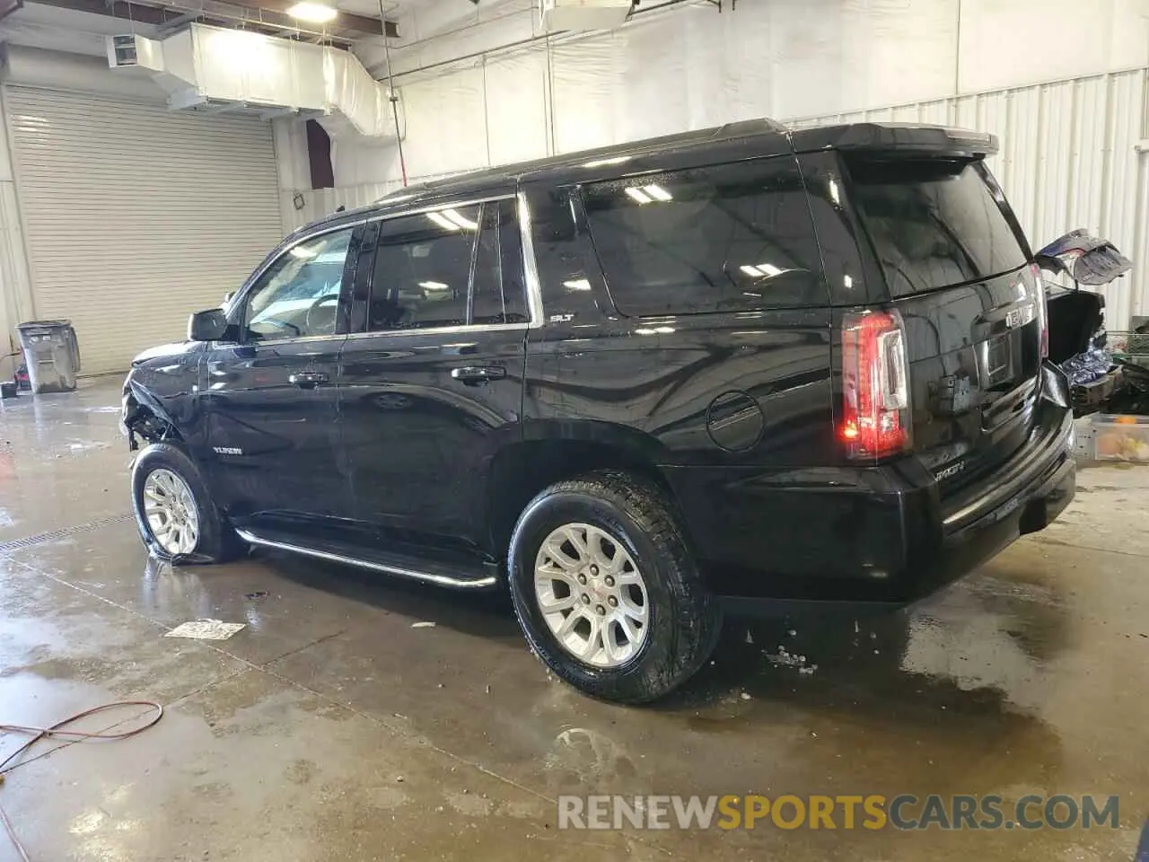 2 Photograph of a damaged car 1GKS2BKCXLR235497 GMC YUKON 2020