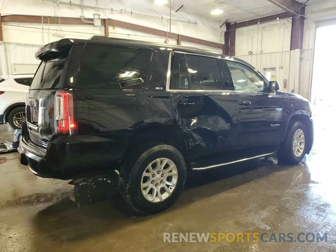 3 Photograph of a damaged car 1GKS2BKCXLR235497 GMC YUKON 2020