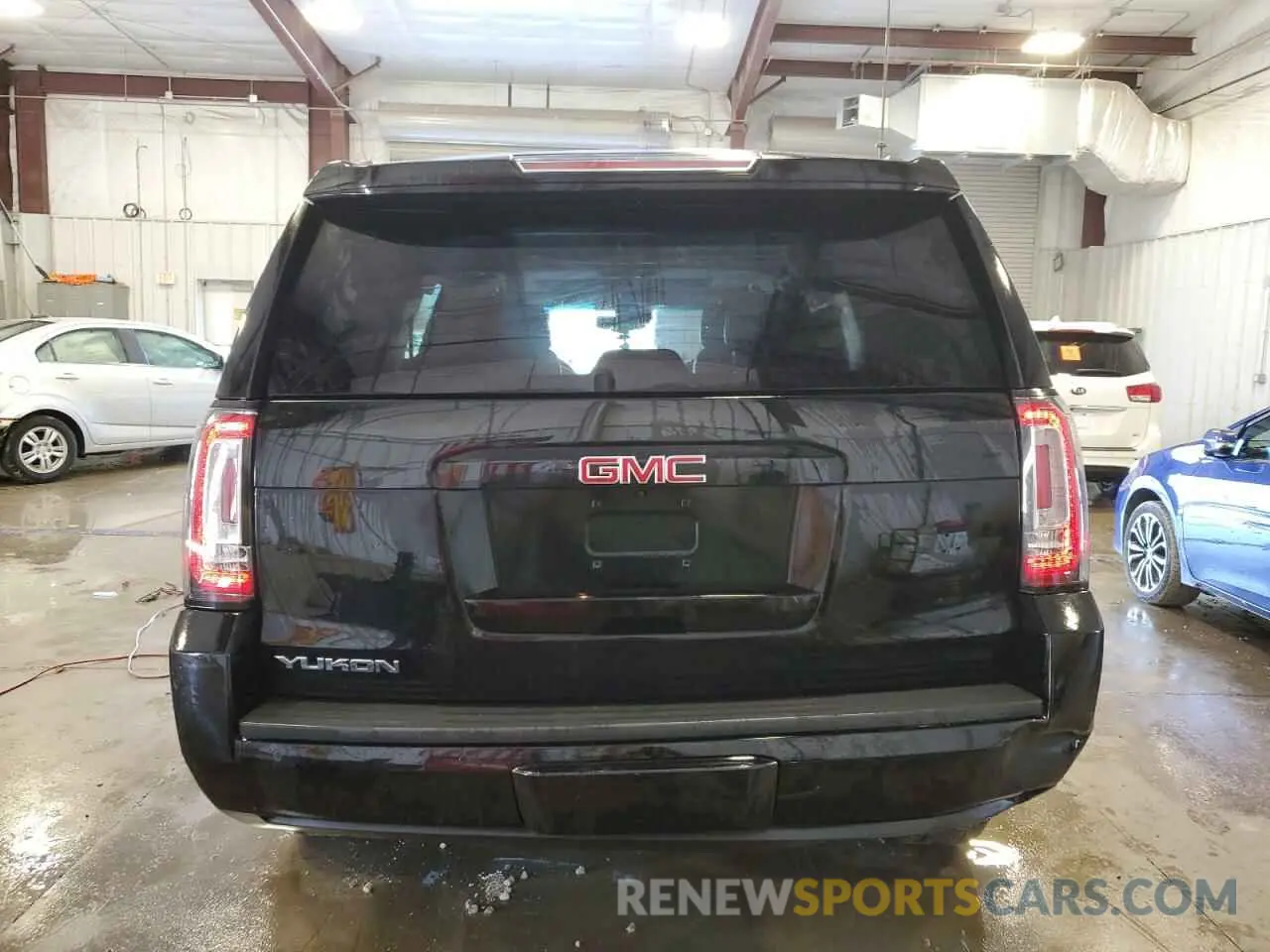 6 Photograph of a damaged car 1GKS2BKCXLR235497 GMC YUKON 2020