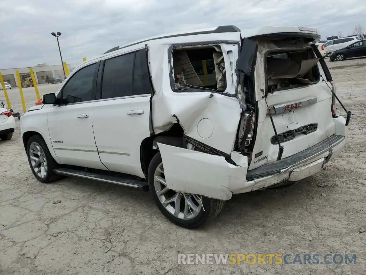 2 Photograph of a damaged car 1GKS2CKJ0LR299617 GMC YUKON 2020