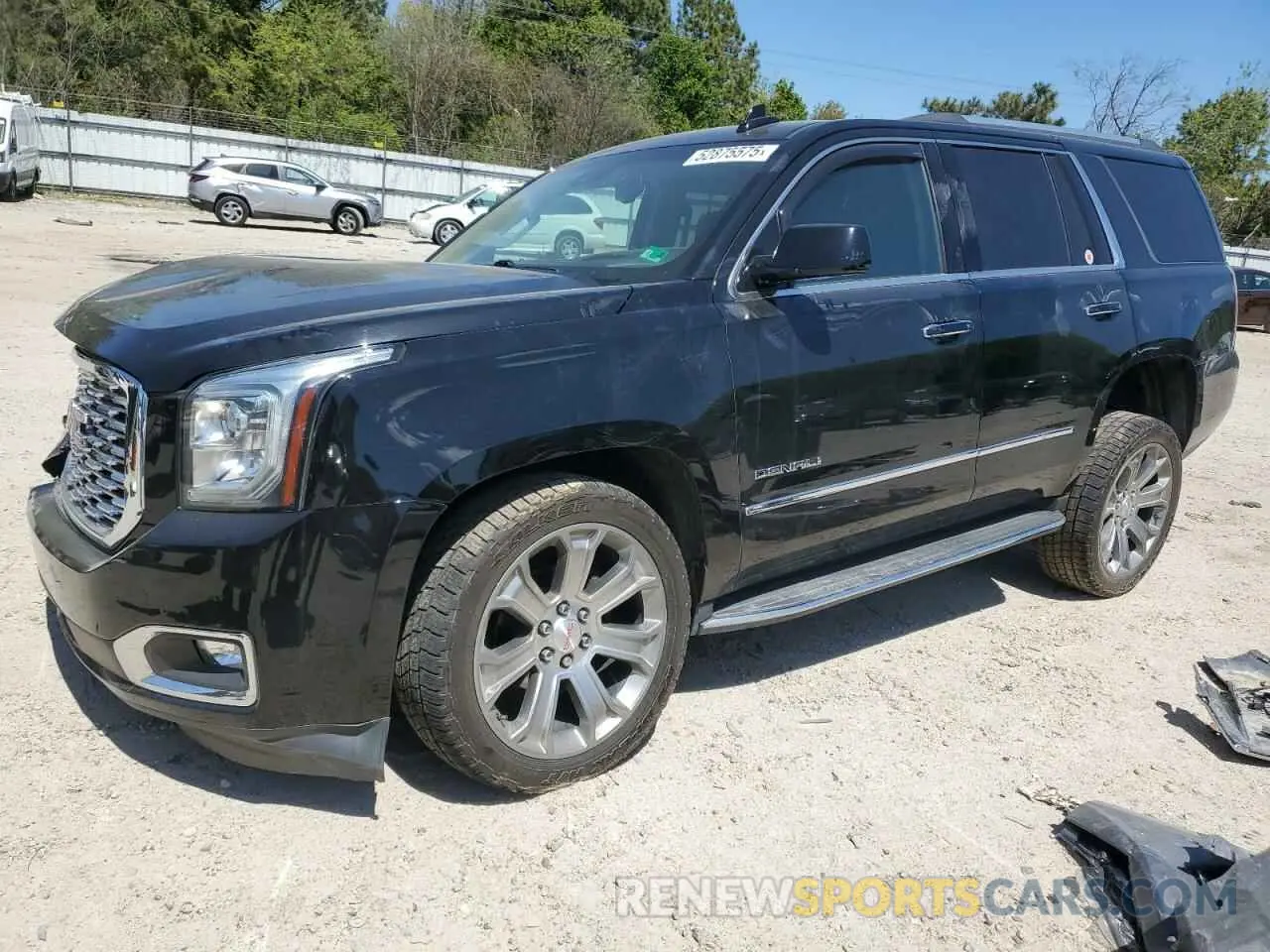 1 Photograph of a damaged car 1GKS2CKJ3LR261248 GMC YUKON 2020