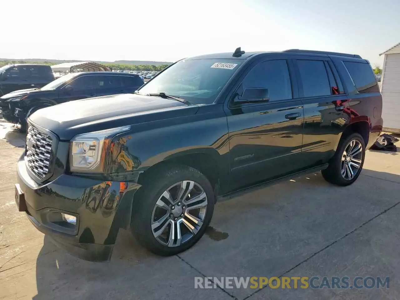 1 Photograph of a damaged car 1GKS2CKJ4LR144035 GMC YUKON 2020
