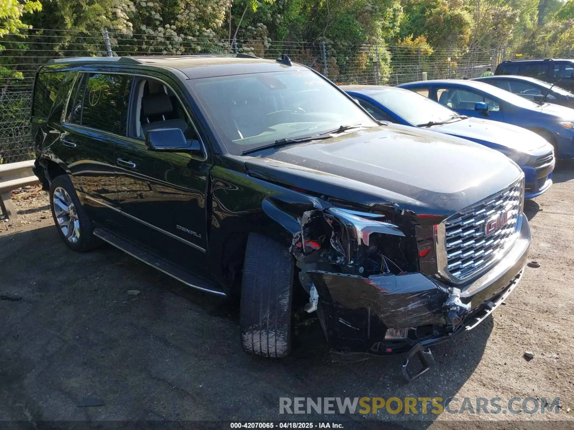 1 Photograph of a damaged car 1GKS2CKJ5LR227859 GMC YUKON 2020
