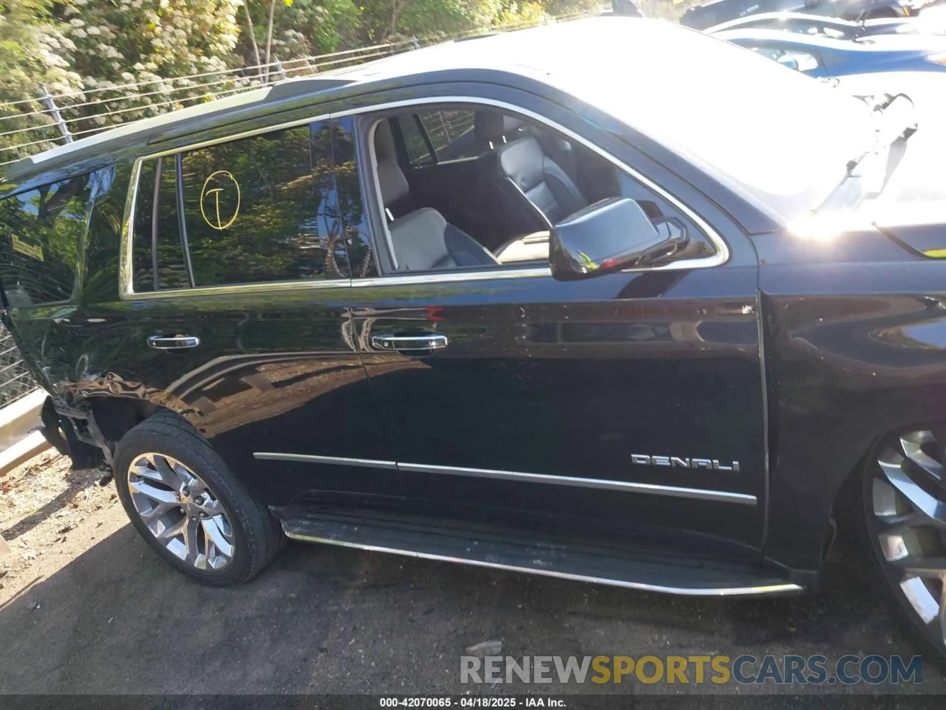 13 Photograph of a damaged car 1GKS2CKJ5LR227859 GMC YUKON 2020