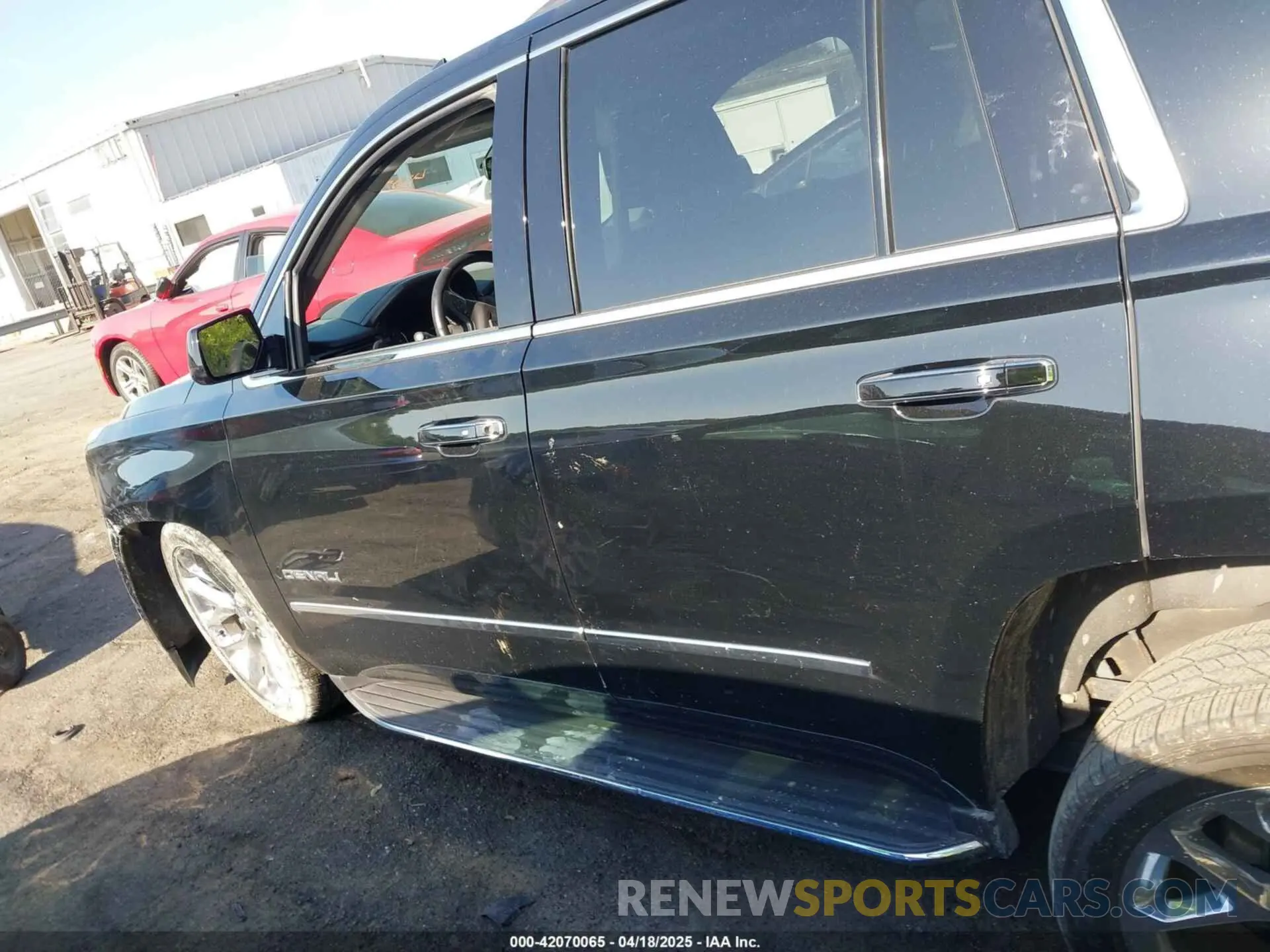 14 Photograph of a damaged car 1GKS2CKJ5LR227859 GMC YUKON 2020