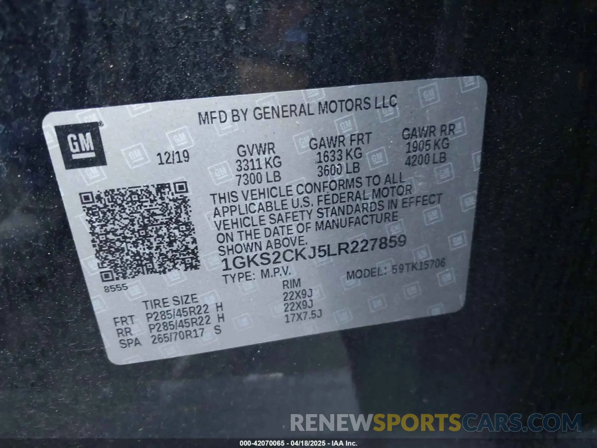 9 Photograph of a damaged car 1GKS2CKJ5LR227859 GMC YUKON 2020