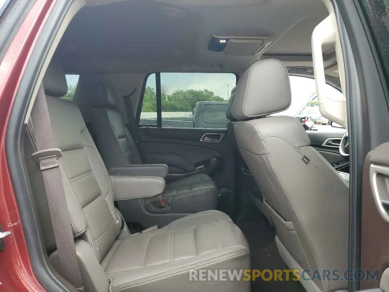 11 Photograph of a damaged car 1GKS2CKJ6LR156963 GMC YUKON 2020