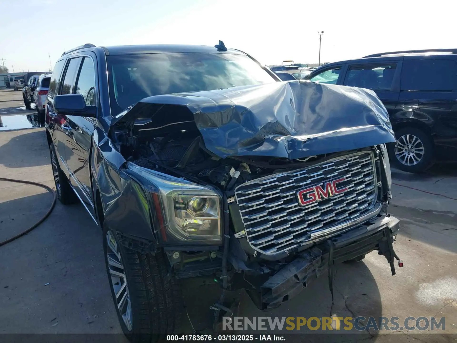 1 Photograph of a damaged car 1GKS2CKJ8LR108770 GMC YUKON 2020