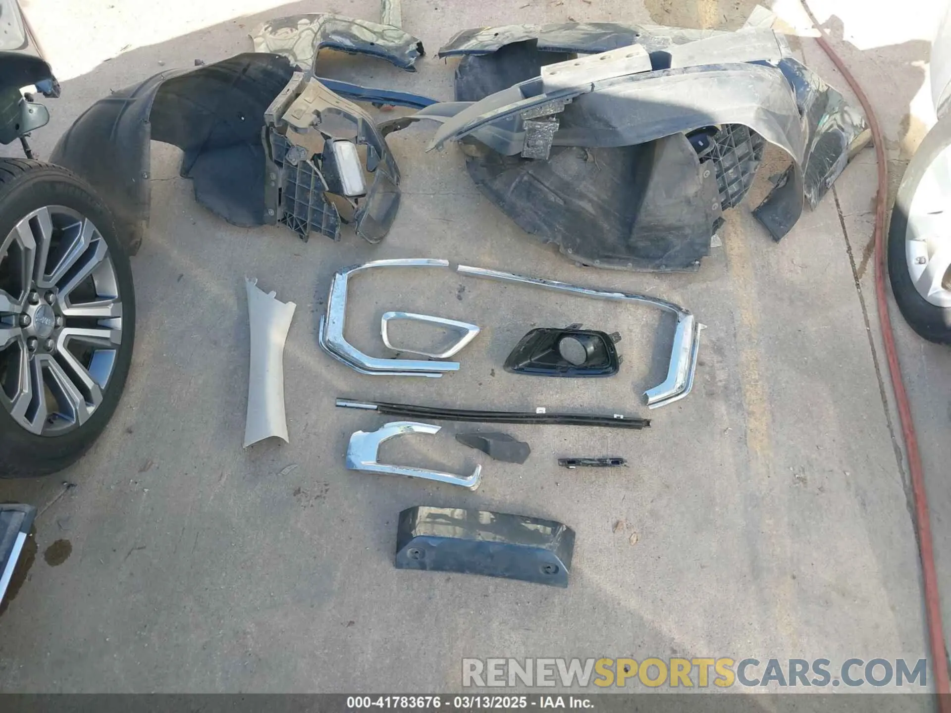 12 Photograph of a damaged car 1GKS2CKJ8LR108770 GMC YUKON 2020