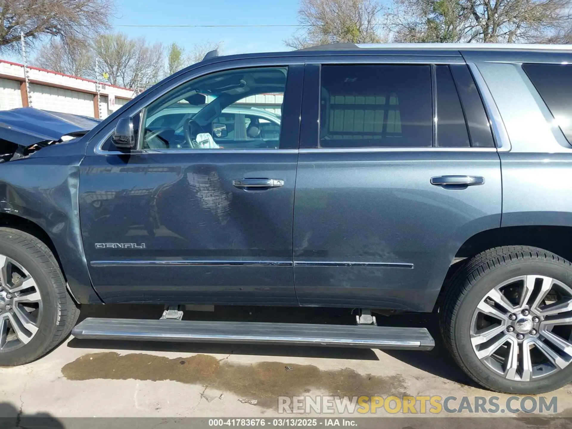 15 Photograph of a damaged car 1GKS2CKJ8LR108770 GMC YUKON 2020