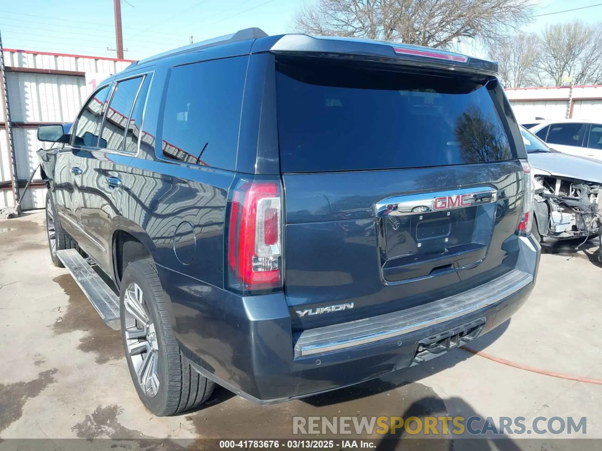 3 Photograph of a damaged car 1GKS2CKJ8LR108770 GMC YUKON 2020