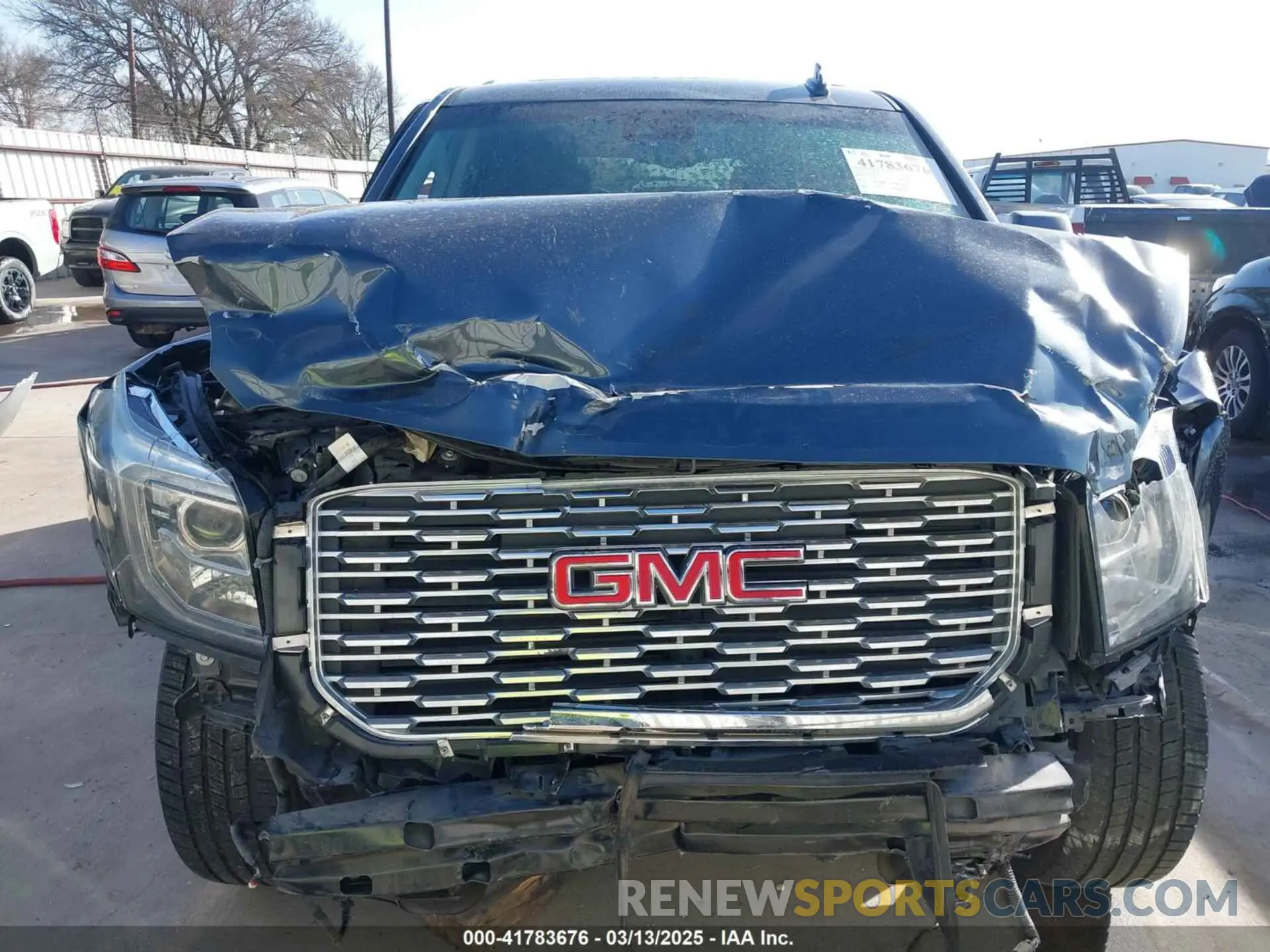 6 Photograph of a damaged car 1GKS2CKJ8LR108770 GMC YUKON 2020
