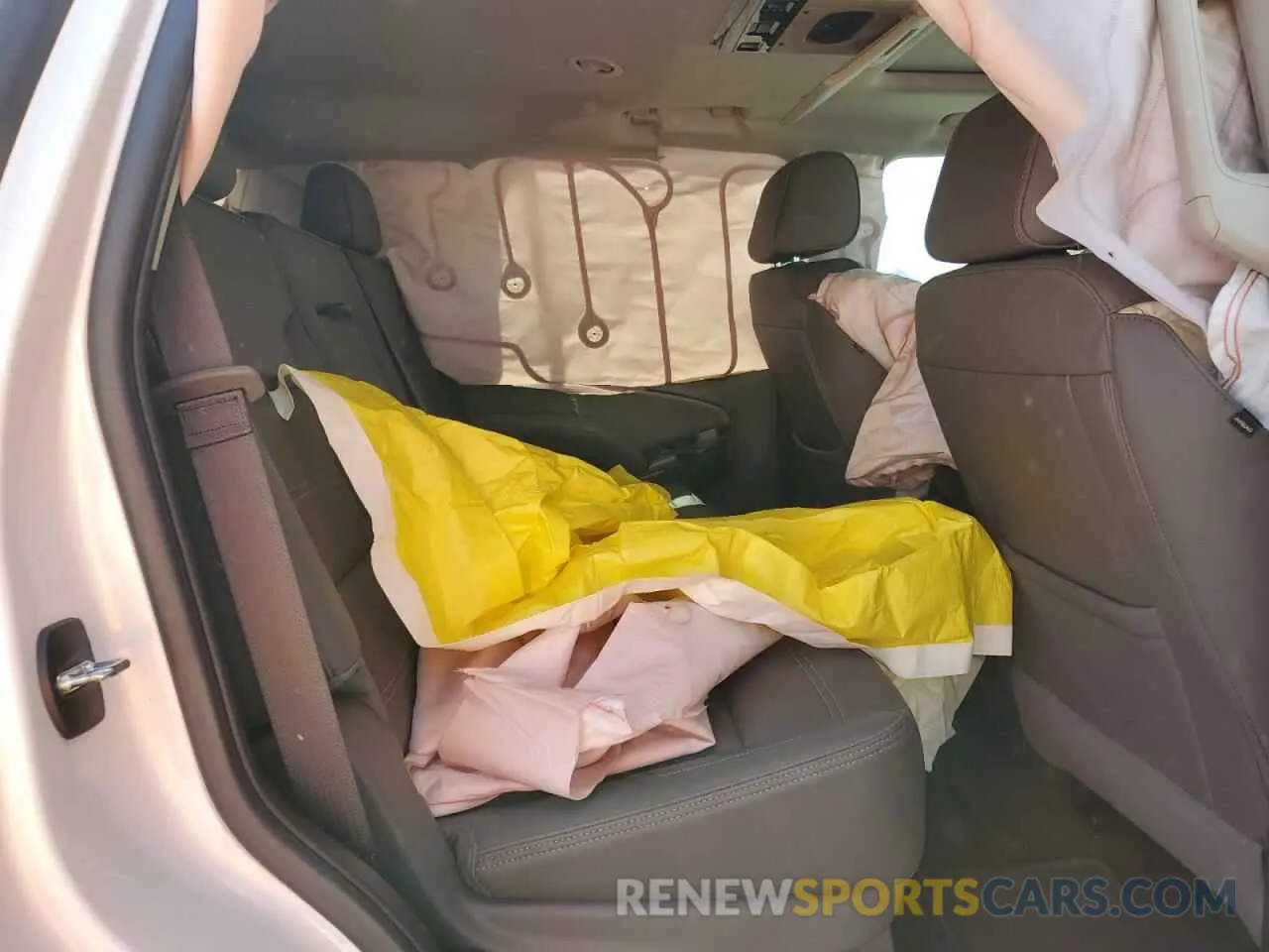 10 Photograph of a damaged car 1GKS2CKJXLR117616 GMC YUKON 2020