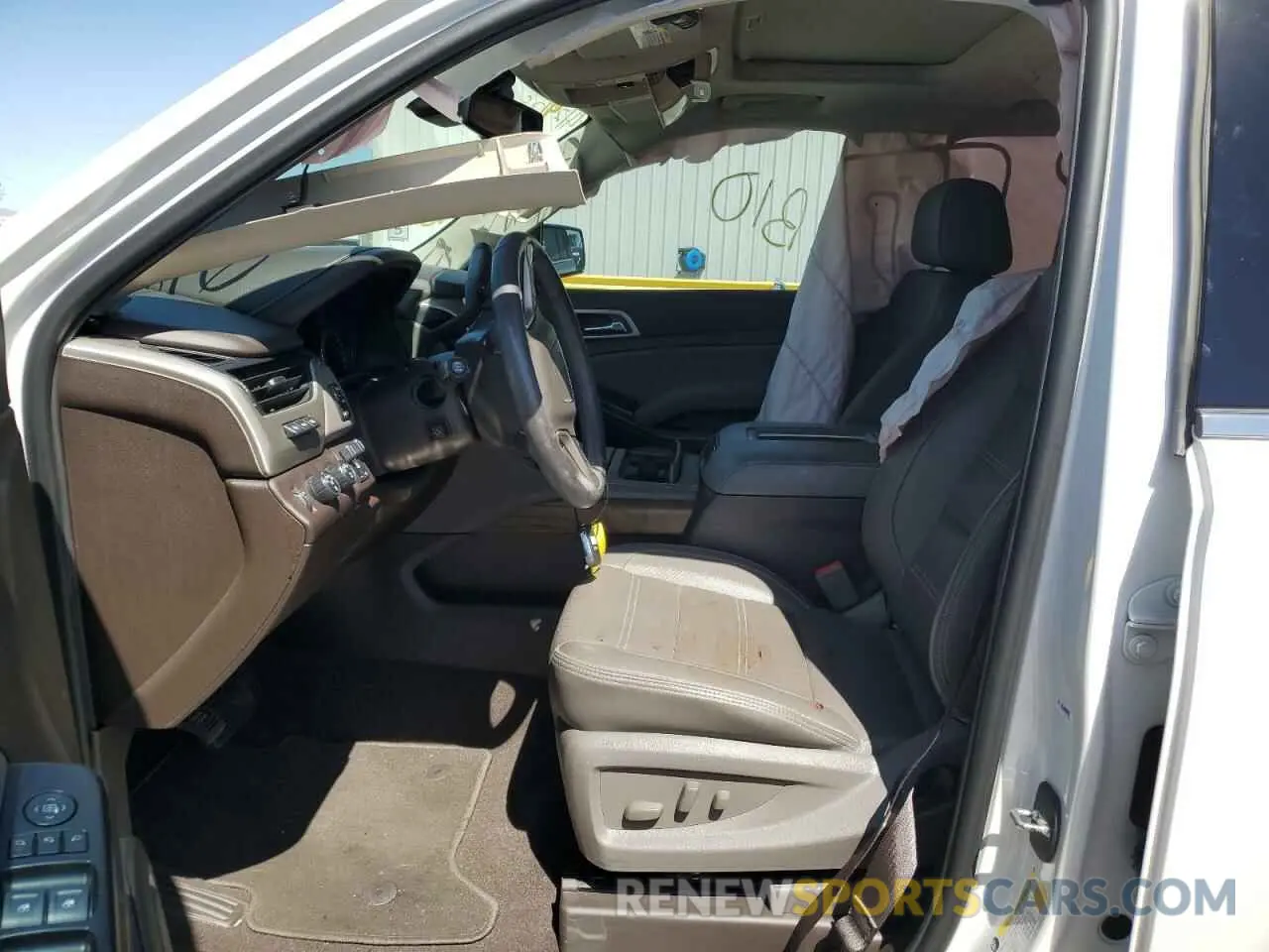 7 Photograph of a damaged car 1GKS2CKJXLR117616 GMC YUKON 2020