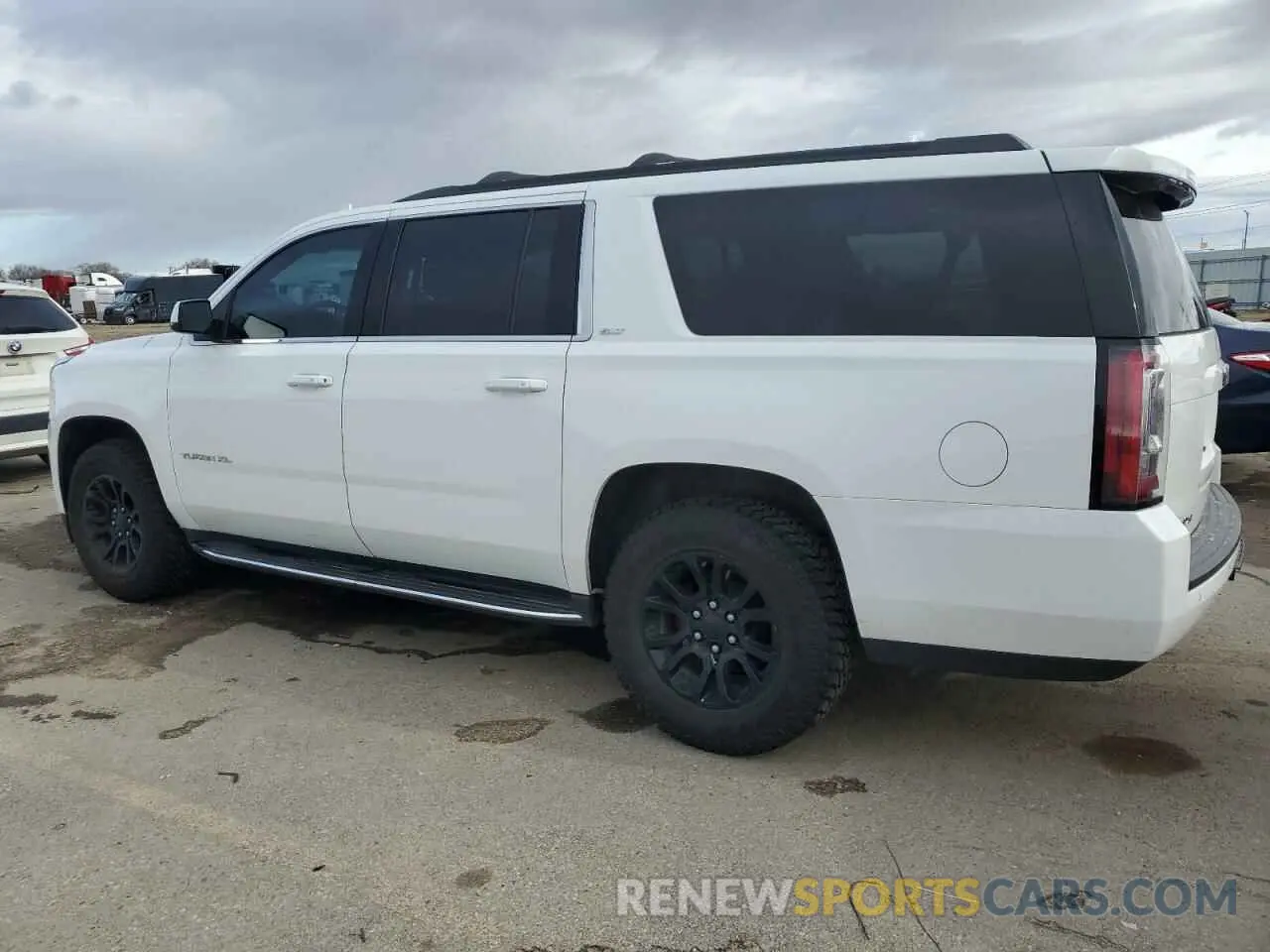 2 Photograph of a damaged car 1GKS2GKC6LR207130 GMC YUKON 2020