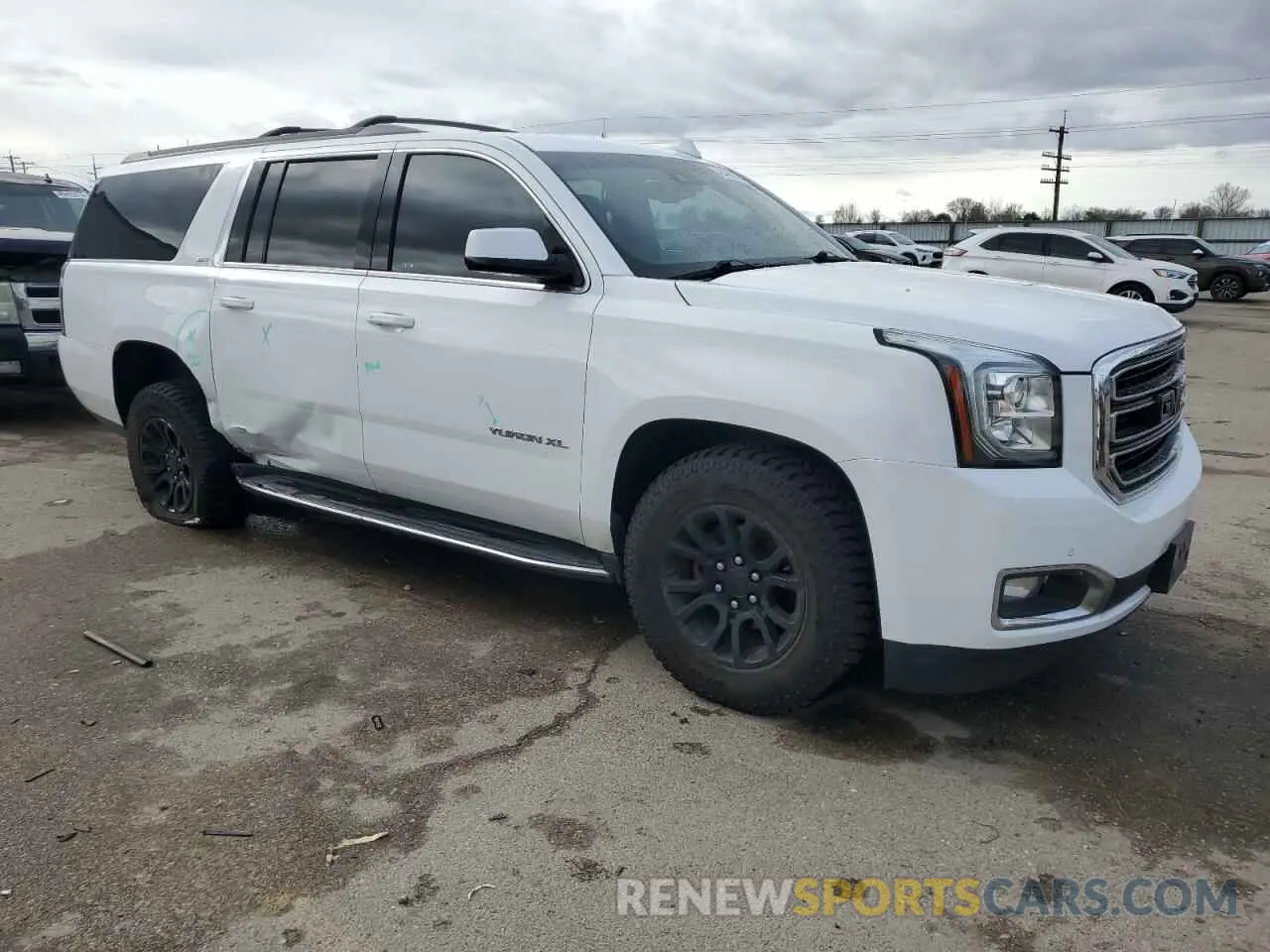 4 Photograph of a damaged car 1GKS2GKC6LR207130 GMC YUKON 2020