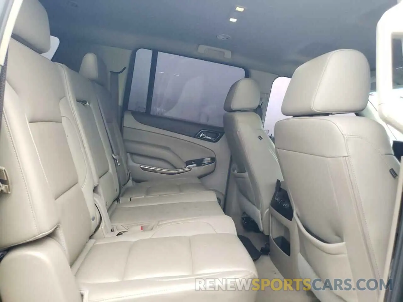 11 Photograph of a damaged car 1GKS2GKC7LR294312 GMC YUKON 2020