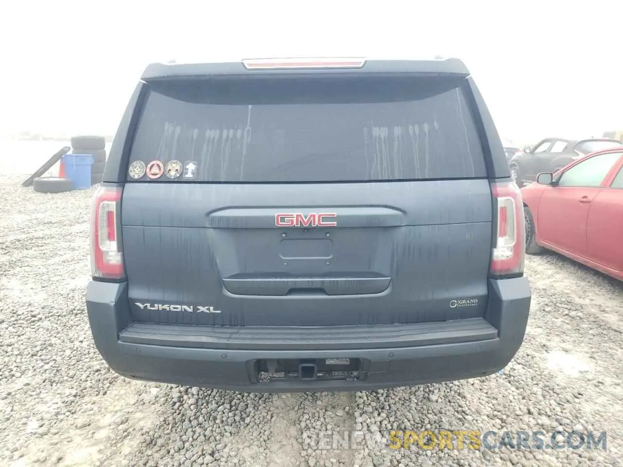 6 Photograph of a damaged car 1GKS2GKC7LR294312 GMC YUKON 2020