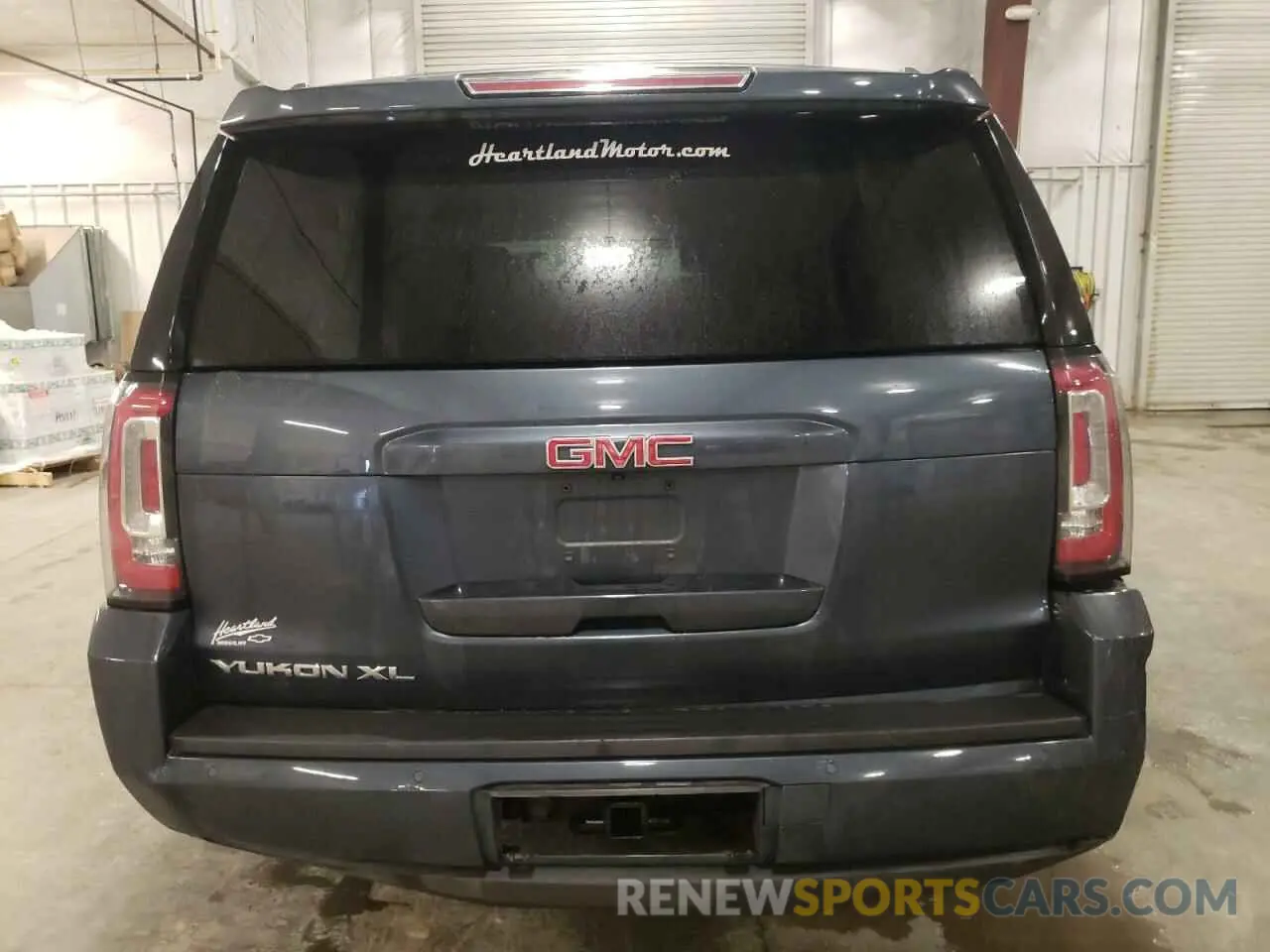 6 Photograph of a damaged car 1GKS2GKC8LR283075 GMC YUKON 2020