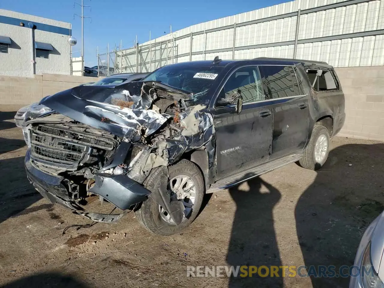 1 Photograph of a damaged car 1GKS2GKC9LR134559 GMC YUKON 2020