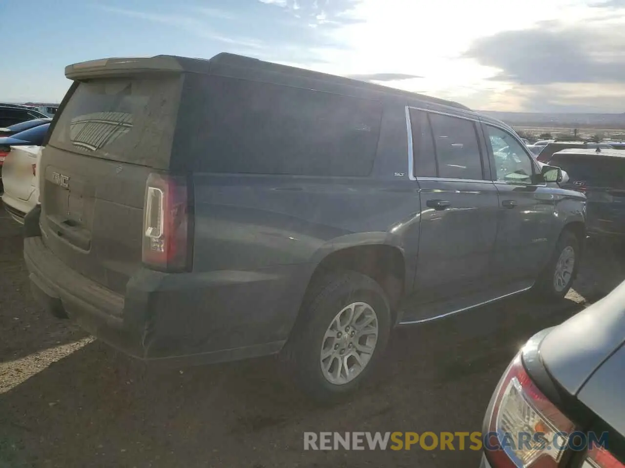 3 Photograph of a damaged car 1GKS2GKC9LR134559 GMC YUKON 2020
